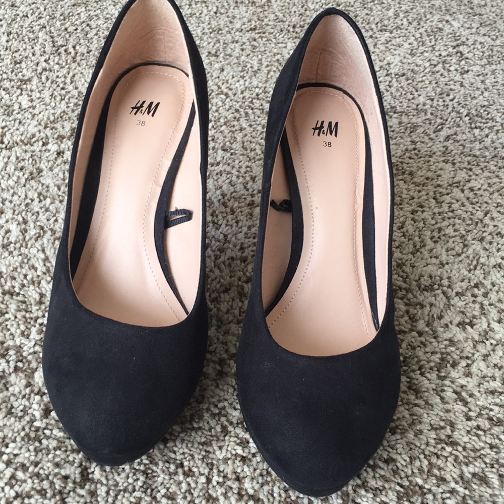 Black Pumps
